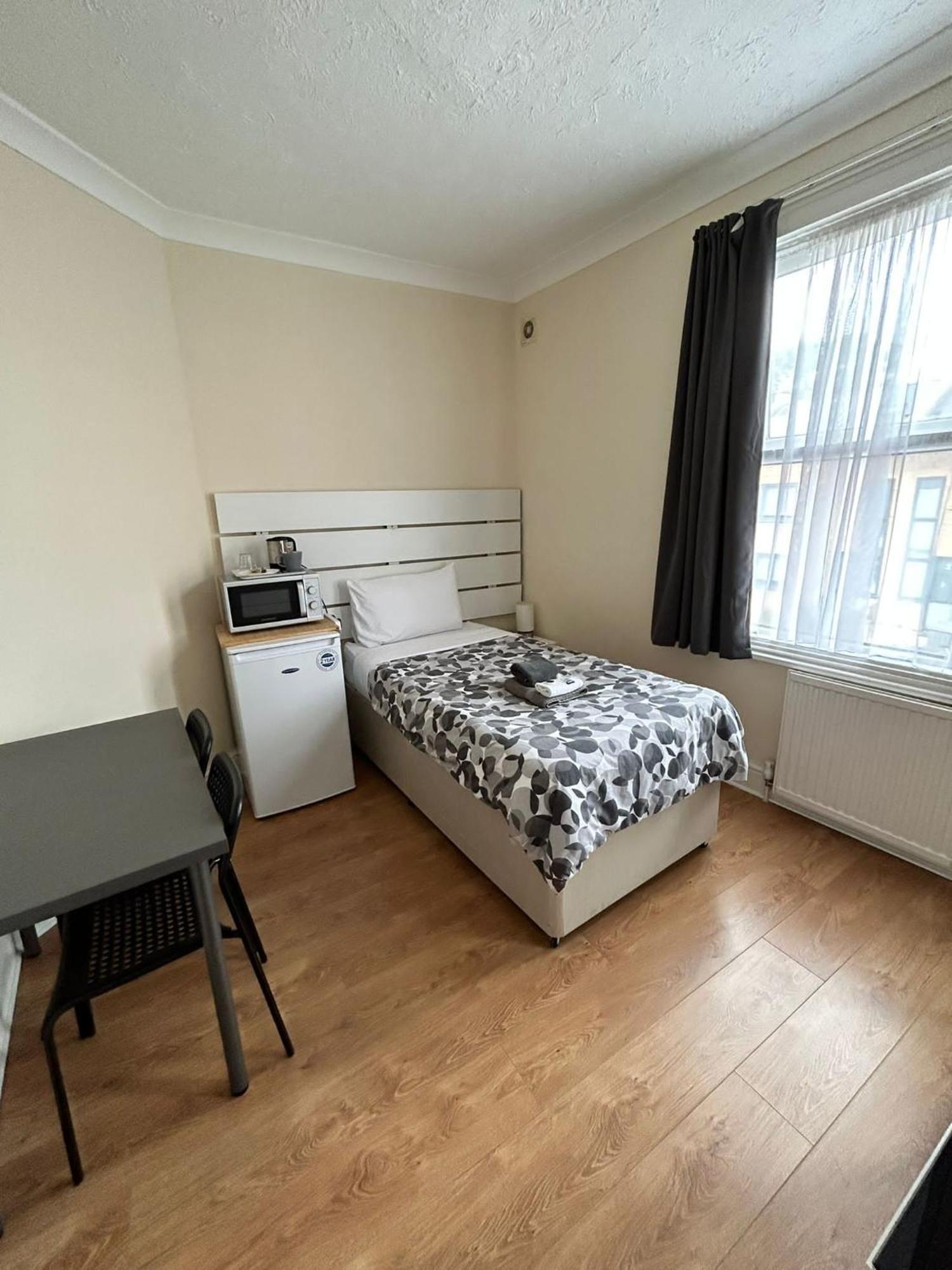 Willesden Lodge Guest House London Ngoại thất bức ảnh